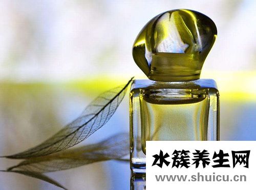 香水為什么要噴在手腕 香水為什么要噴在耳后 香水為什么要噴在手腕