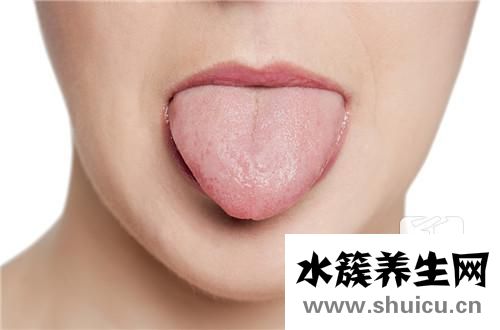 舌苔發白有齒痕