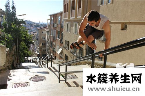 引體向上怎么做