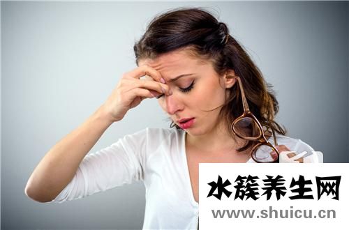 鼻翼一側按壓會痛