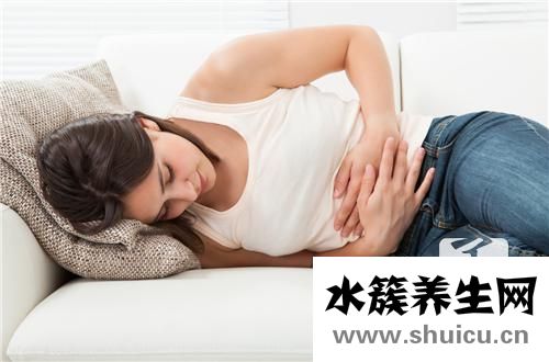 女性左下小腹隱隱作痛