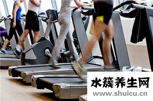 走路膝蓋有響聲但不疼