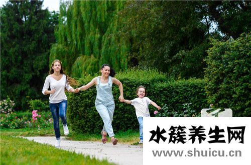 走路腳底板像筋拉痛