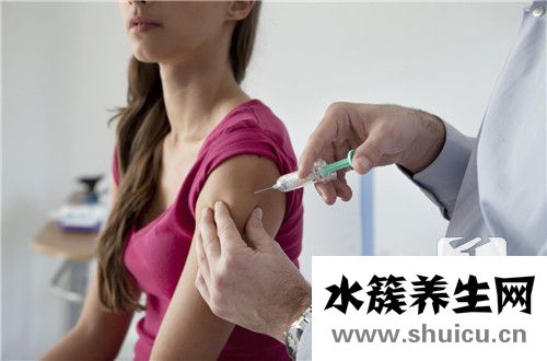 手背上起小水泡