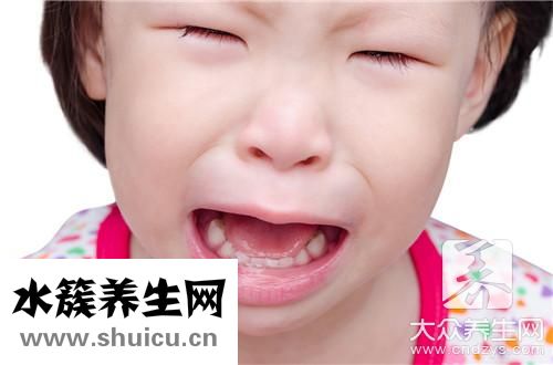 口腔兩側有白斑同