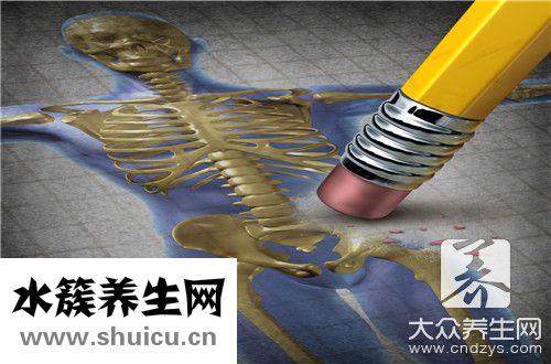 女左胸下方隱隱作痛