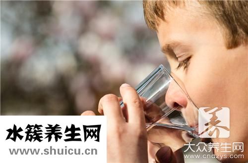 早上起床口干舌燥是什么原因