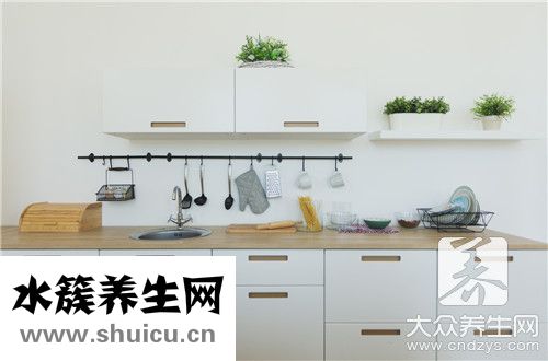 房間潮濕發(fā)霉辦