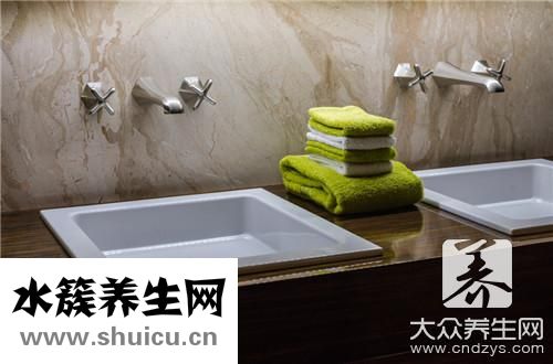 地板磚上污漬去除