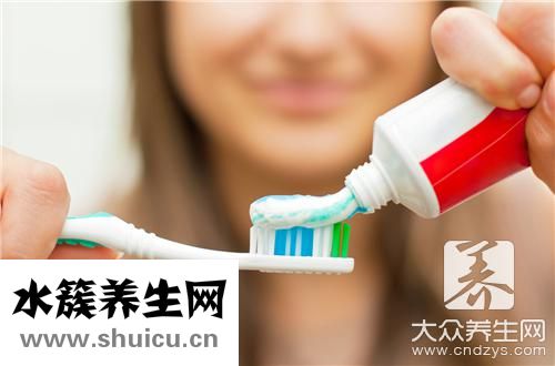 鞋邊膠圈黃了變白