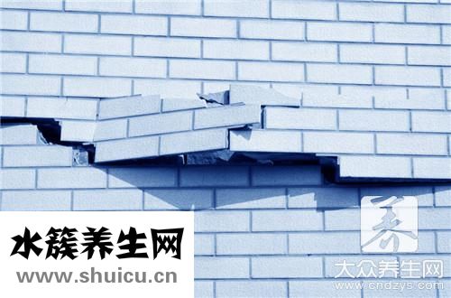 白墻上污漬去除