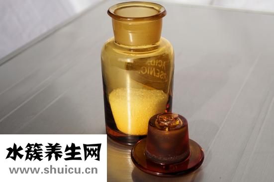 手腕上突然鼓個包