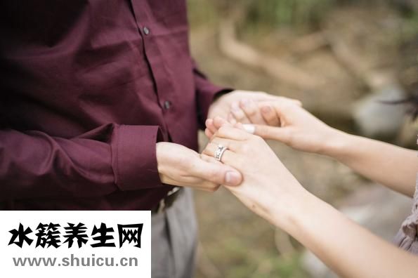 手腳出汗什么原因