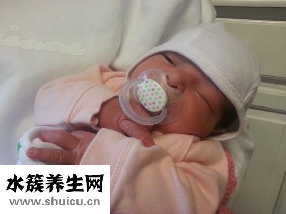 嬰兒可以喝水嗎