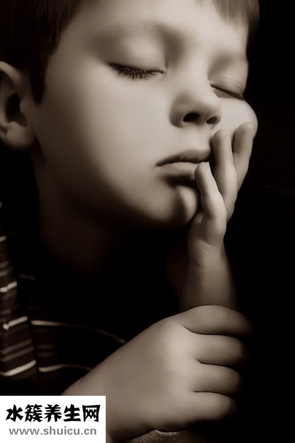 上瞼凹陷填充術