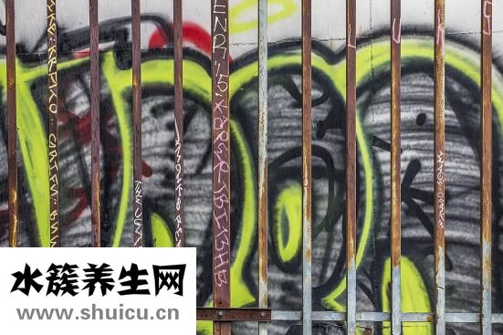 她的下面非常粉嫩