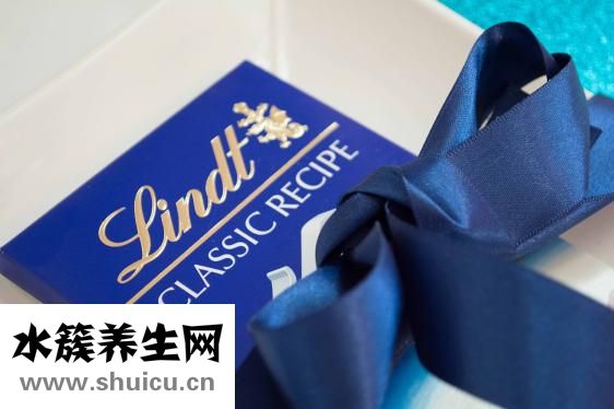 吃螃蟹可以喝牛奶嗎