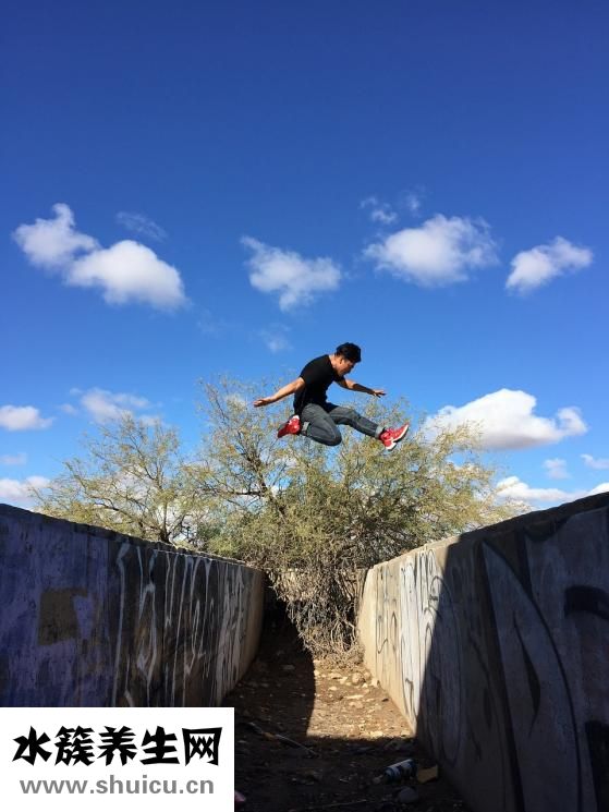 屋里潮濕怎么解決