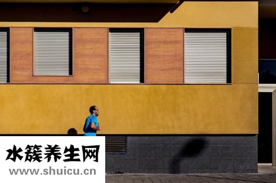 右眼跳是什么意思