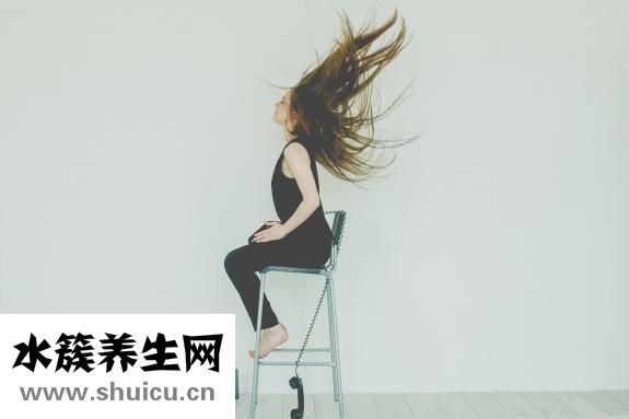 烏黑的頭發(fā)