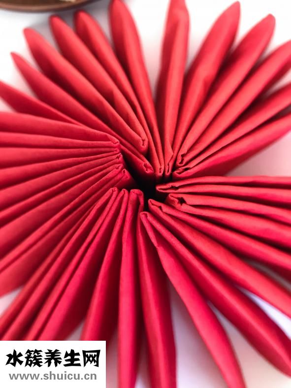 舌根有紅色凸起肉粒