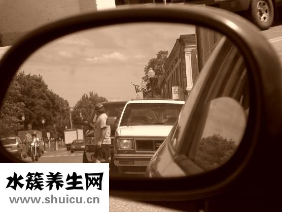 涌泉穴在哪個位置