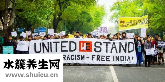 榨果汁要加水嗎