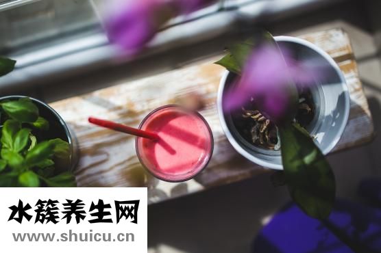 榨果汁要加水嗎