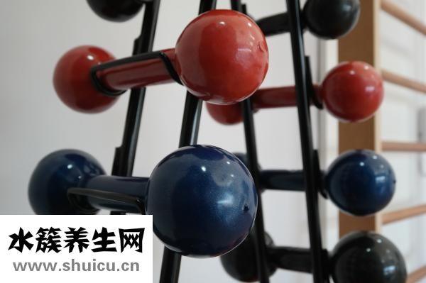 胸肌中縫怎么練