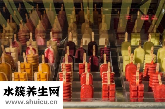 月食形成的原因