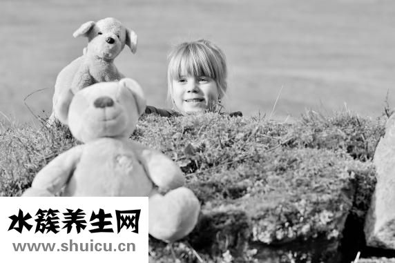 小孩打嗝怎么辦