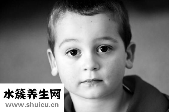 寶寶吐奶怎么辦