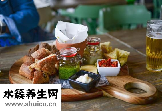 嘴唇發(fā)白是什么原因