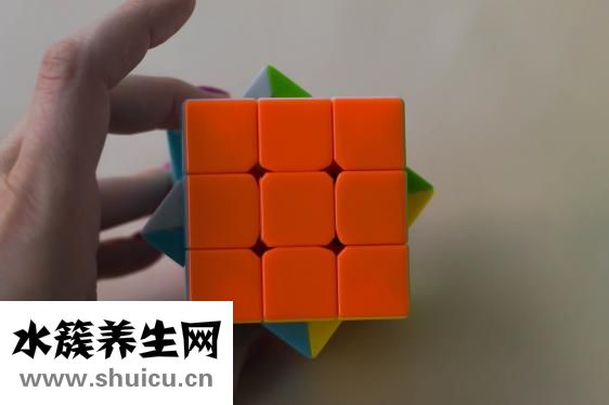 手掌脫皮是怎么回事