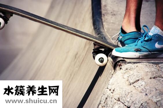 手腳出汗是怎么回事