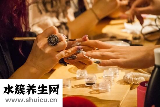 指甲油怎么涂好看