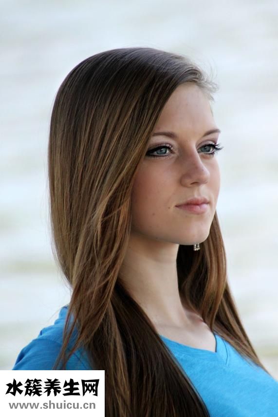 頭發(fā)硬適合什么發(fā)型