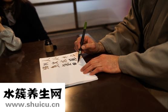 方臉適合什么發型