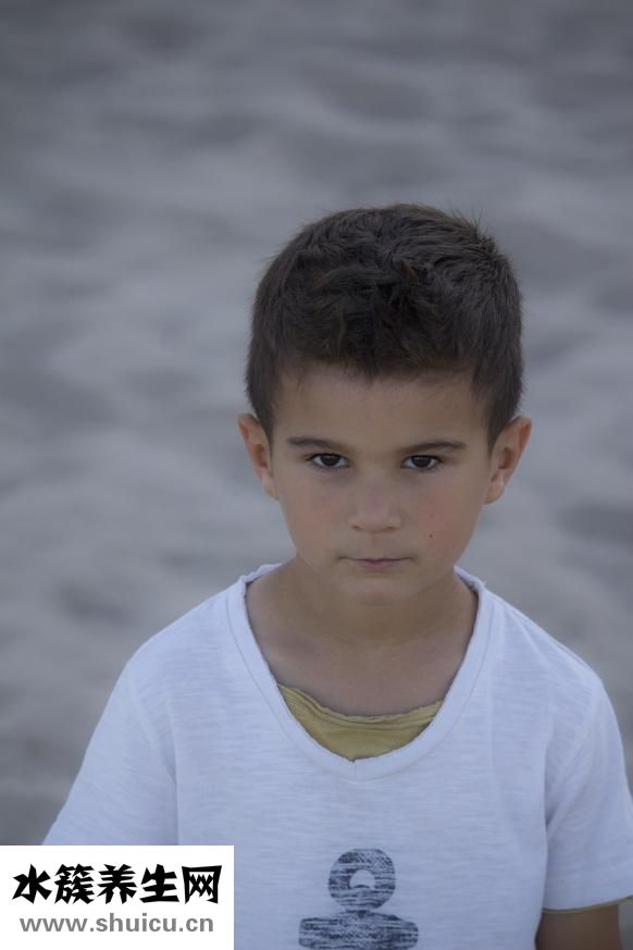 國字臉適合什么發(fā)型