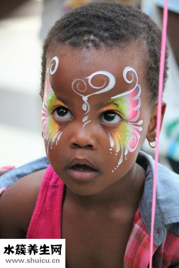 嬰兒吐奶是怎么回事