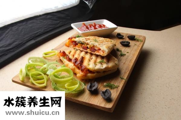 嘴唇上火怎么辦