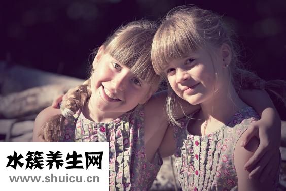 新生兒吐奶怎么回事