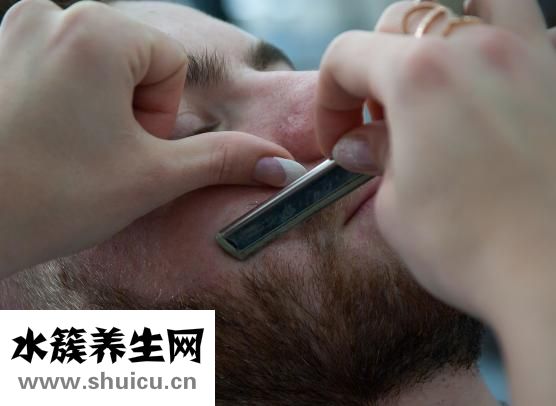 皮膚毛孔大怎么辦