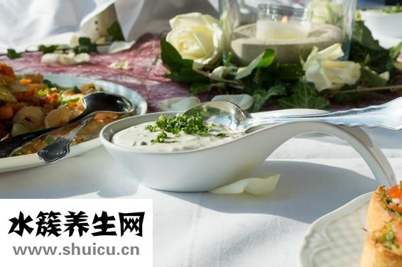 喉嚨痛不能吃什么