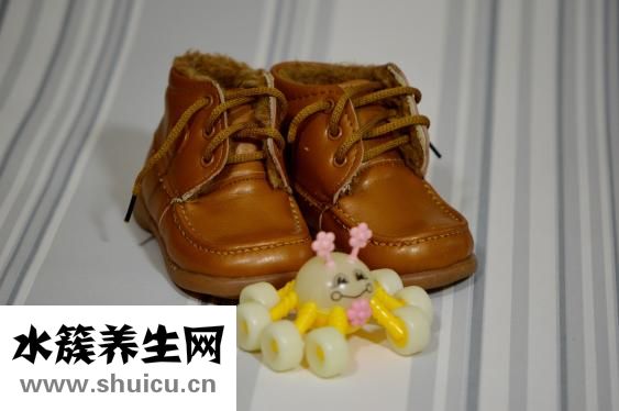 新生嬰兒吐奶怎么辦