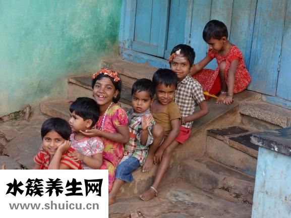 寶寶吐奶是怎么回事