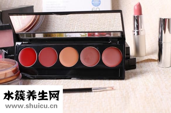 嘴唇起皮是什么原因