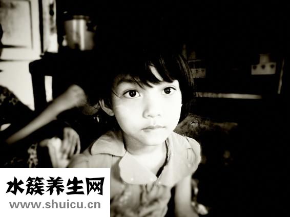 嬰兒經常吐奶怎么辦