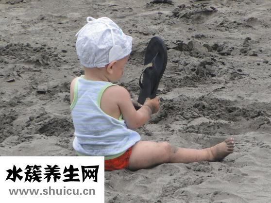 嬰兒經常吐奶怎么辦