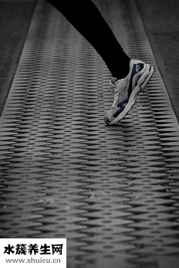 腳浮腫是怎么回事